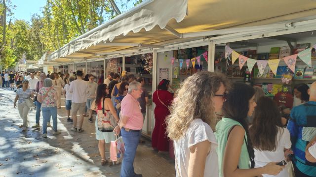 La Feria del Libro de Murcia retoma los actos y vuelve a abrir las casetas - 2, Foto 2