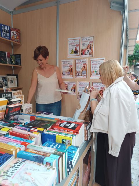 Alicia Rico Forte agradece a Yecla la cálida acogida en la Feria del Libro y pone rumbo a la Feria de Murcia - 3, Foto 3