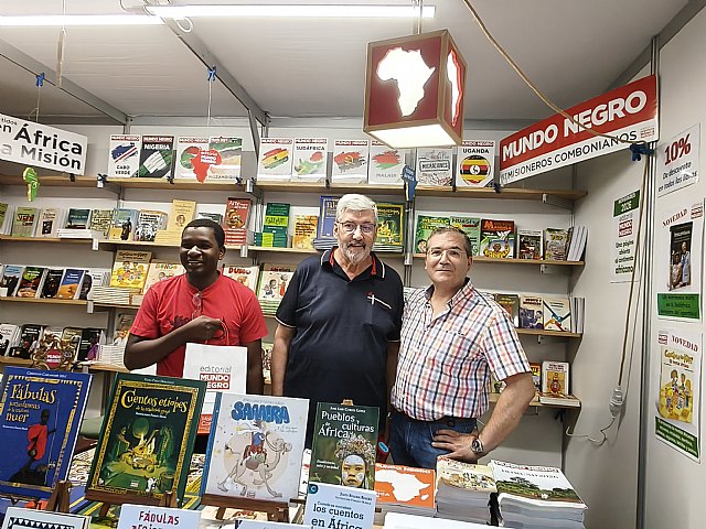 �frica en el coraz�n del Paseo Alfonso X: Mundo Negro vuelve a la Feria del Libro de Murcia