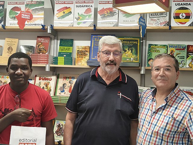 África en el corazón del Paseo Alfonso X: Mundo Negro vuelve a la Feria del Libro de Murcia - 2, Foto 2