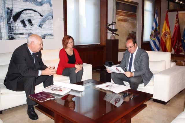 El jefe del Ejecutivo regional se reúne con la alcaldesa de Jumilla y el presidente de la Junta Central de Hermandades de Semana Santa de este municipio - 3, Foto 3