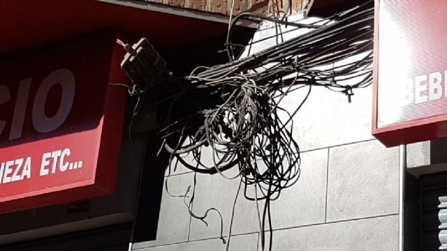 El PSOE exige soluciones inmediatas para retirar la mara&ntilde;a kilométrica de cableado que afea las nuevas calles del barrio de La Vi&ntilde;a - 4, Foto 4