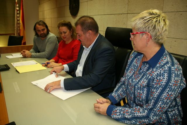 El Ayuntamiento y el El Candil suscriben un convenio para desarrollar los proyectos Labor: un paso hacia la empleabilidad y Labor 2.0: Garantía Juvenil, Foto 1