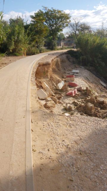 El Ayuntamiento exige a la CHS la reparación inmediata del socavón producido en el talud de la mota del Río Segura tras la DANA - 2, Foto 2