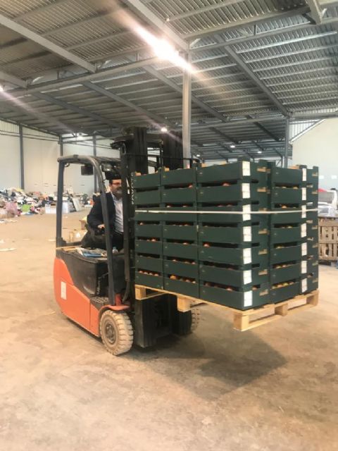 Vecinos de la pedanía lorquina de Ramonete donan casi dos toneladas de tomates - 2, Foto 2