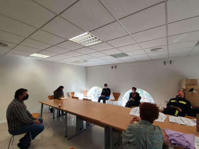 La Comisión de Seguimiento Escolar creada por el Ayuntamiento de Lorca se reúne en su labor de continua supervisión del desarrollo de las clases en colegios e institutos - 1, Foto 1