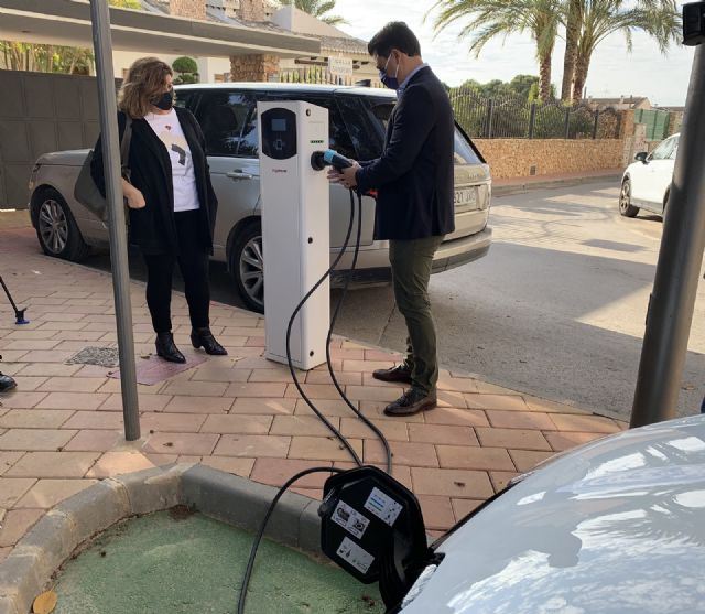 San Javier estrena los dos primeros puntos municipales de recarga  para vehículos eléctricos - 1, Foto 1