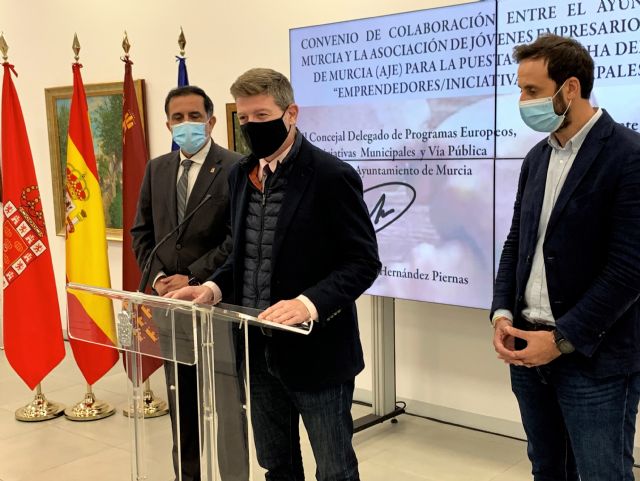 Ayuntamiento y AJE renuevan su colaboración para poner en marcha el Programa de Emprendedores y de Iniciativas Municipales - 3, Foto 3