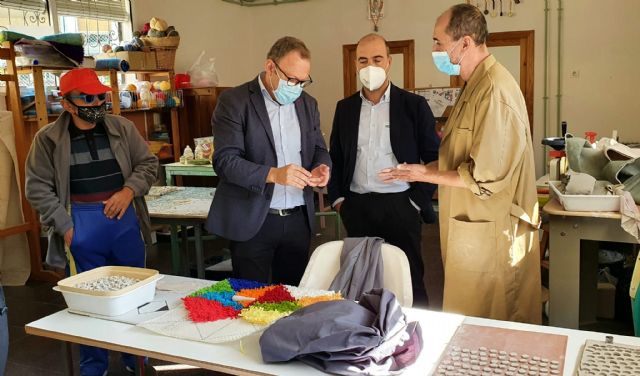 El Ayuntamiento de Molina de Segura firma un convenio con la asociación ASPAPROS para el desarrollo de actividades de integración social de personas con discapacidad intelectual - 1, Foto 1