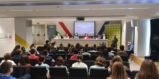 Cerca de 350 estudiantes participan en la jornada 'Ciencia y tecnología en femenino' - 1, Foto 1