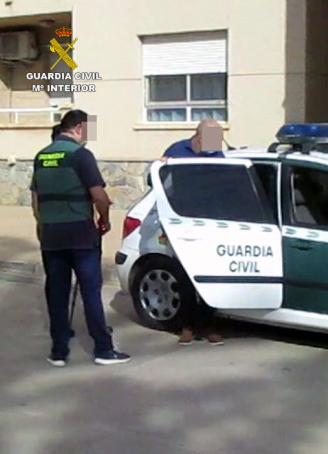 La Guardia Civil detiene en San Javier al presunto autor de una serie de estafas en viviendas vacacionales - 1, Foto 1