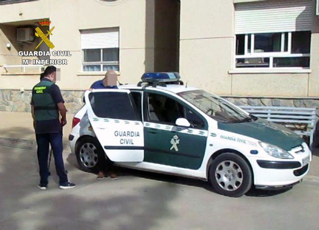 La Guardia Civil detiene en San Javier al presunto autor de una serie de estafas en viviendas vacacionales - 2, Foto 2