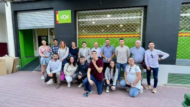 VOX Cieza lleva a cabo una campaña solidaria de recogida de artículos para bebés - 2, Foto 2