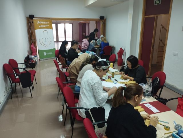 Proyecto Abraham pone en marcha un curso de costura en el centro de servicios sociales de Torre Pacheco - 2, Foto 2