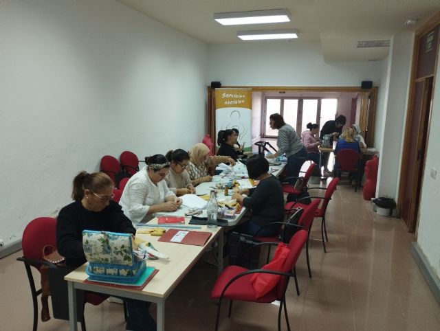 Proyecto Abraham pone en marcha un curso de costura en el centro de servicios sociales de Torre Pacheco - 3, Foto 3