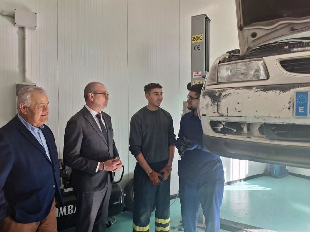El IES Prado Mayor apuesta por la FP Básica y cuenta con un nuevo taller para el grado de Mantenimiento de vehículos - 1, Foto 1