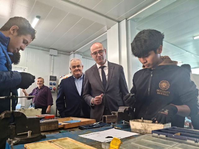 El IES Prado Mayor apuesta por la FP Básica y cuenta con un nuevo taller para el grado de Mantenimiento de vehículos - 2, Foto 2