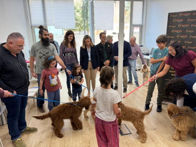 Entregan cinco perros de terapia a familias que conviven con enfermedades raras, Foto 2
