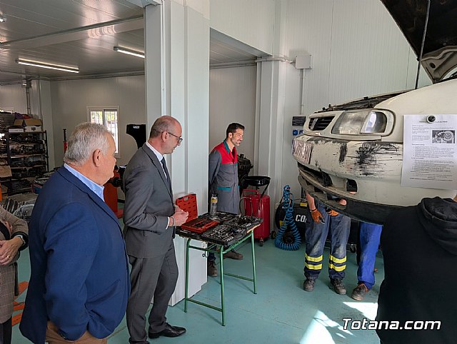 El IES Prado Mayor de Totana refuerza su apuesta por la FP con un nuevo taller de mantenimiento de vehículos, Foto 2