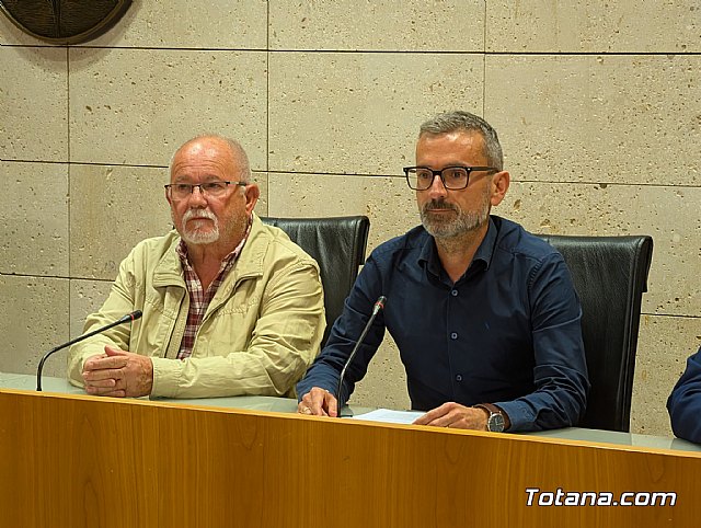 Totana se vuelca con la ELA y entrega un cheque de 7.647,15 euros tras un histórico partido benéfico, Foto 6