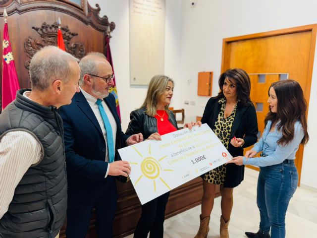 El Ayuntamiento de Lorca y la Unión de Comerciantes entregan un cheque solidario para apoyar a los comercios valencianos afectados por la DANA - 1, Foto 1