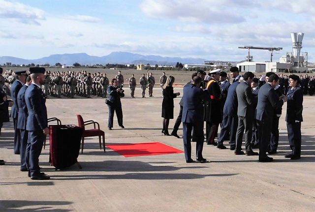 El alcalde de Alcantarilla, Joaquín Buendía, asiste a los actos de la Patrona del Ejército del Aire, en la Base Aérea - 3, Foto 3