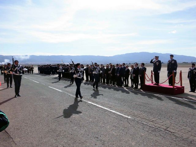 El alcalde de Alcantarilla, Joaquín Buendía, asiste a los actos de la Patrona del Ejército del Aire, en la Base Aérea - 4, Foto 4