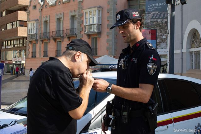 Una campaña de seguridad vial de la Policía Local previene accidentes de tráfico en vehículos de transporte y reparto - 1, Foto 1