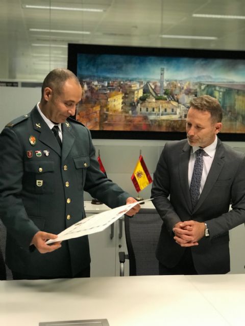 El Cabo Primero de la Guardia Civil, Pedro Antonio Andreo, recibe la Cruz de Plata del Mérito Civil - 2, Foto 2