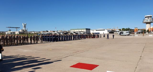 Miembros de la corporación municipal participan en los actos de la Base Aérea con motivo de la festividad de la Virgen de Loreto - 5, Foto 5