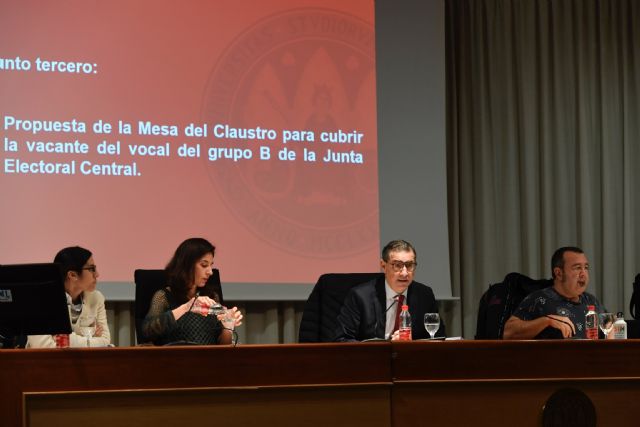 El Claustro de la UMU aprueba el doctorado Honoris Causa al economista Paul de Grawe, que advirtió en 1998 de la crisis del sistema bancario español - 2, Foto 2