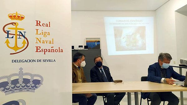 Luis Felipe Pajares Briones dio la conferencia con el título “Cosarios españoles defensores del Mar” - 1, Foto 1