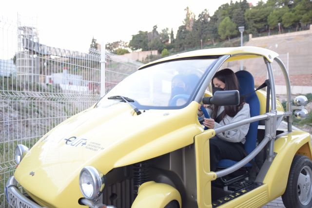 Alumnos del Máster en Ingeniería Industrial reconvierten en eléctrico un vehículo de combustión - 2, Foto 2
