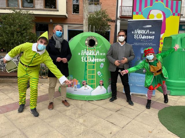 La campaña La Fábrica de los Ecodeseos llega a la Plaza Calderón de Lorca para fomentar el reciclaje de envases de vidrio y alegrar la Navidad a los niños más vulnerables - 1, Foto 1