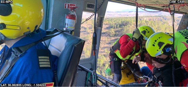 Rescatan en helicóptero a una senderista herida en Fuente Caputa, Mula - 1, Foto 1