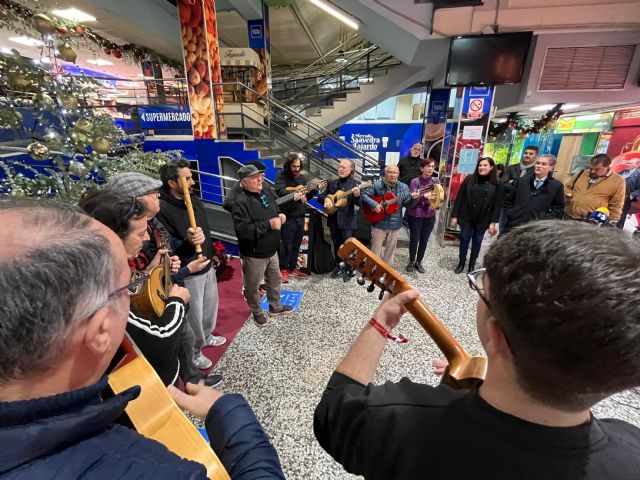 Las cuadrillas jóvenes toman el relevo para mantener viva la tradición y alegrarán las compras navideñas - 1, Foto 1