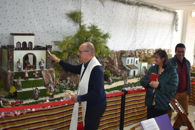 La Navidad llega oficialmente al centro social de las Personas Mayores con la inauguración de su belén - 1, Foto 1