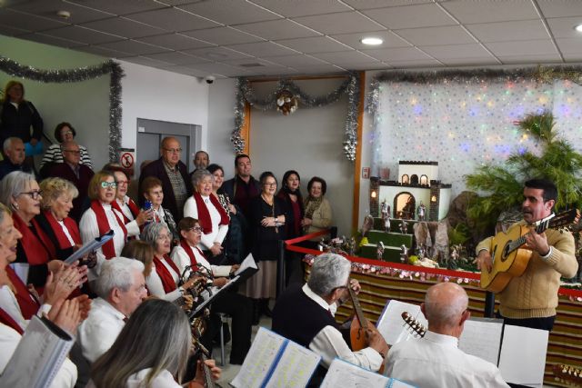 La Navidad llega oficialmente al centro social de las Personas Mayores con la inauguración de su belén - 2, Foto 2