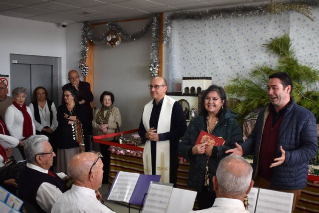 La Navidad llega oficialmente al centro social de las Personas Mayores con la inauguración de su belén - 3, Foto 3