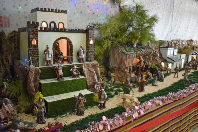 La Navidad llega oficialmente al centro social de las Personas Mayores con la inauguración de su belén - 4, Foto 4