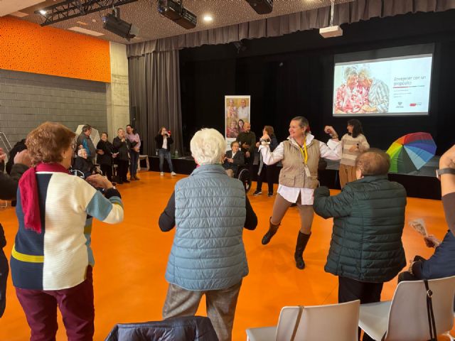 Más de 370 personas mayores del municipio han participado en 2025 en las Aulas de Experiencia del Ayuntamiento de Murcia - 2, Foto 2