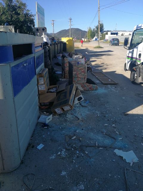 La Concejalía de Medio Ambiente decide eliminar los puntos verdes del camino del río y de la calle Mediodía - 1, Foto 1