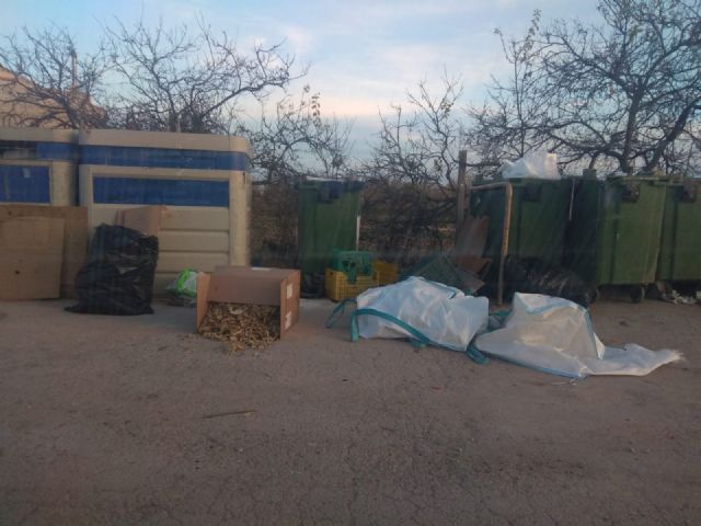 La Concejalía de Medio Ambiente decide eliminar los puntos verdes del camino del río y de la calle Mediodía - 2, Foto 2