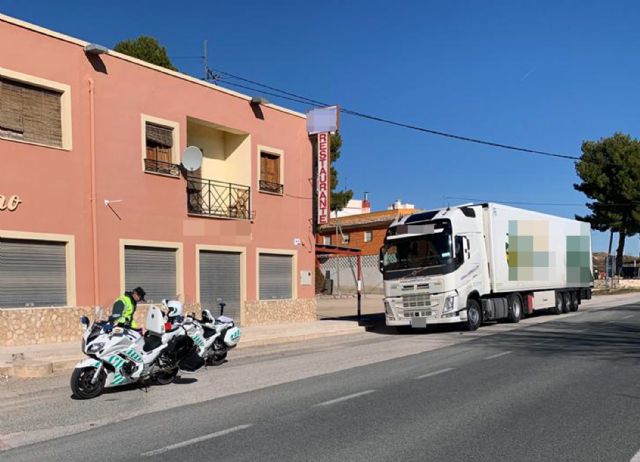 La Guardia Civil detiene al conductor de un vehículo articulado de 40 toneladas que sextuplicaba la tasa de alcoholemia - 1, Foto 1