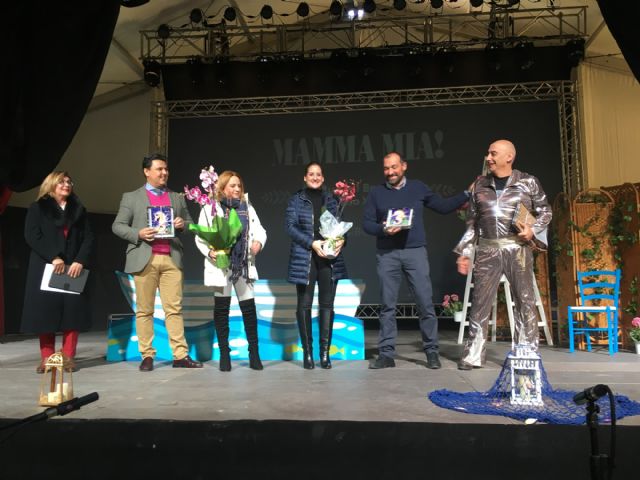 Mil doscientos alumnos de la comarca asistieron a la representación benéfica del musical “Mamma Mía” protagoniza por alumnos del IES “Alfonso X El Sabio” - 3, Foto 3