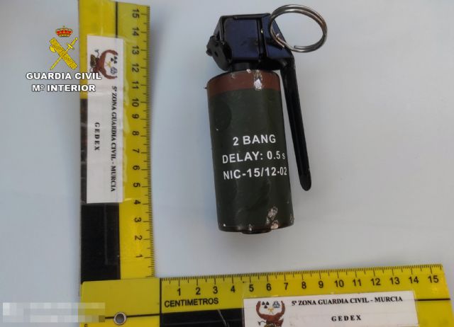 La Guardia Civil desactiva una granada de mano hallada en la carretera de Lorca a Caravaca - 1, Foto 1