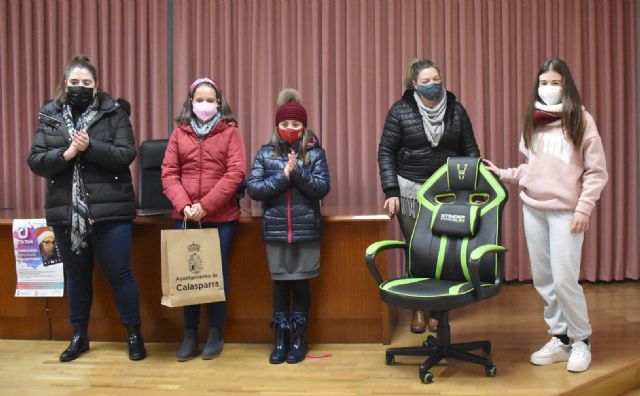 Entrega de premios a las ganadoras del concurso navideño de TIK-TOK - 2, Foto 2