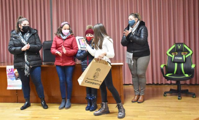 Entrega de premios a las ganadoras del concurso navideño de TIK-TOK - 3, Foto 3