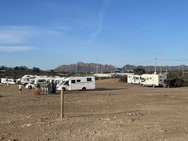 Reverte: La alcaldesa de Águilas debe cumplir la Ordenanza Municipal de uso y disfrute de las playas para controlar la intrusión de caravanas - 1, Foto 1