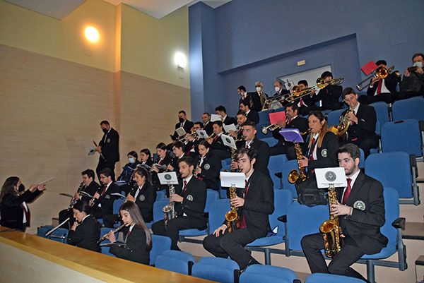 La Banda de música “San Sebastián” de Villaverde del Río pondrá el broche musical al palio de la Virgen de la Esperanza el Miércoles Santo, si la circunstancia lo permite - 2, Foto 2
